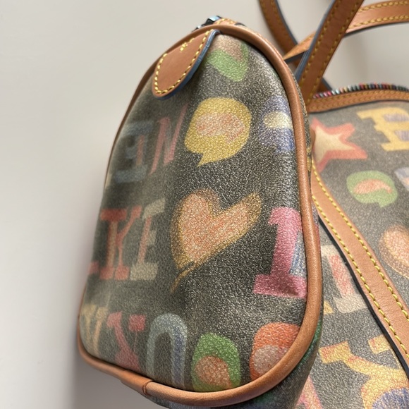 Vintage Dooney and Bourke barrel bag - Picture 14 of 14